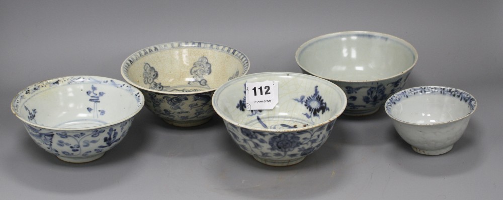 Five Chinese Ming blue and white bowls, 15th-16th century, diameter 15.5cm (1), 15cm (3) and 10cm (smallest)